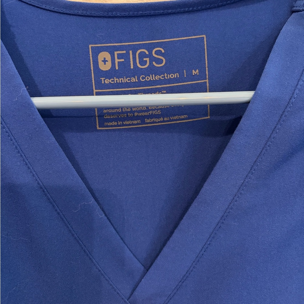 Figs winning blue scrub set
